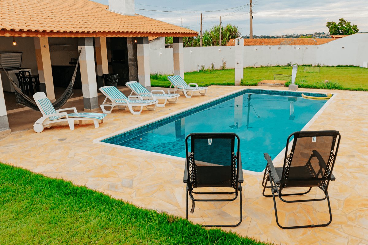 Piscina Refrescante com LED Colorido - Chácara para alugar final de semana em Boituva - Pousada interior SP